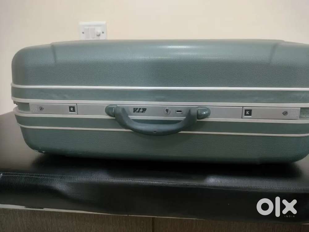 VIP LARGE SUITCASE