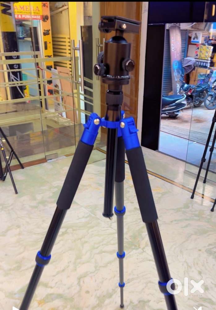 Tripod. Good condition.