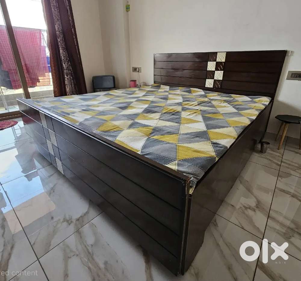 King Size Diwan Bed with Storage (Plywood) 6.5 x 6ft - 1 Year Old Only