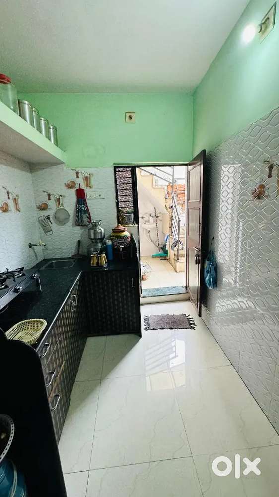 1bhk tenament's 1st floor for rent