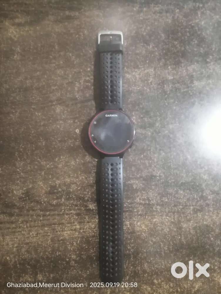 Garmin 235 with 3 spare strap & box