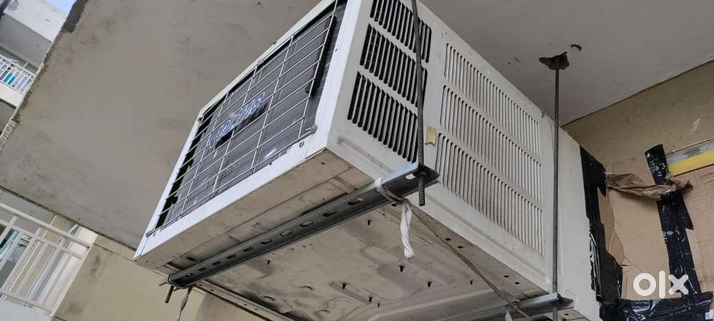 Voltas 1.5 ton 5 star inverter window AC