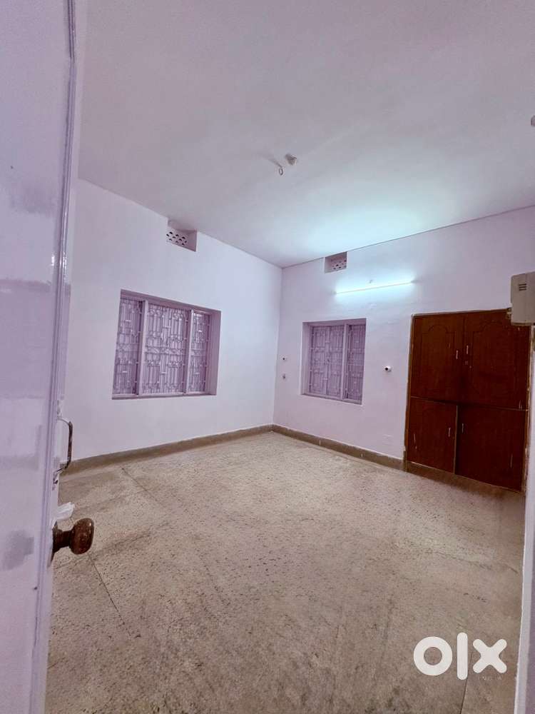 Spacious 1000 Sqft Office/Godown for Rent at Kokar Chowk, Ranchi