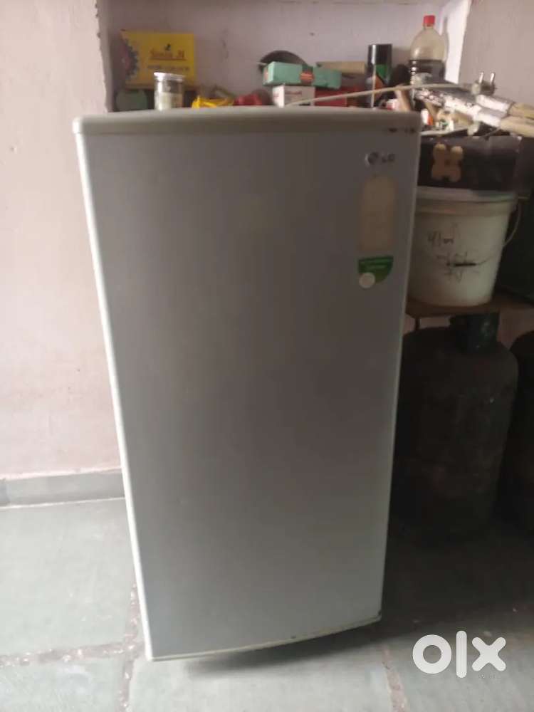 8 year old fridge for sell