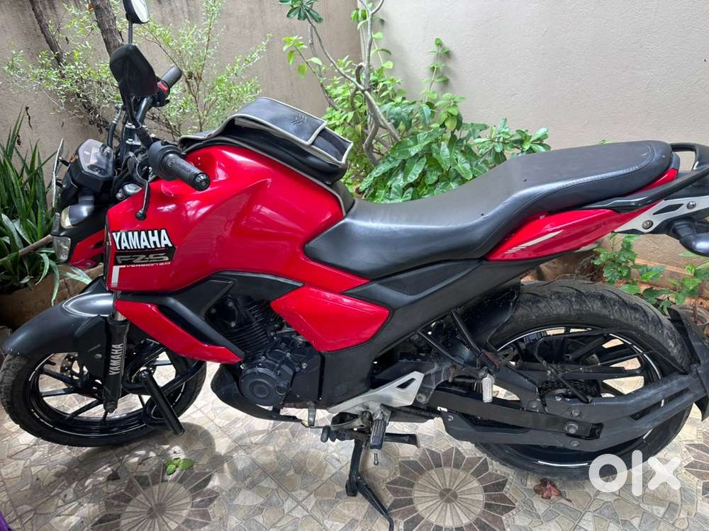 FZ-S V3 Bs6 Metallic red