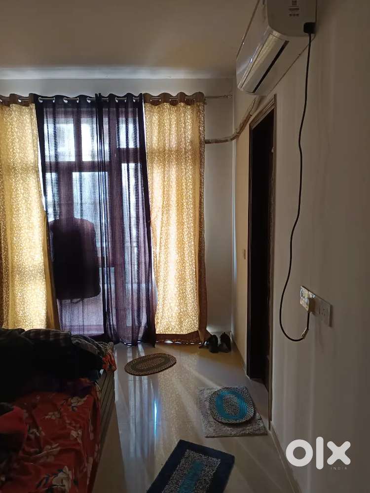 Required flat partner for furnishes flat