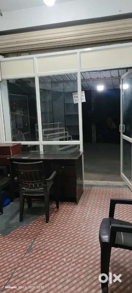 Spacious shop available for monthly rent - no lease commitment