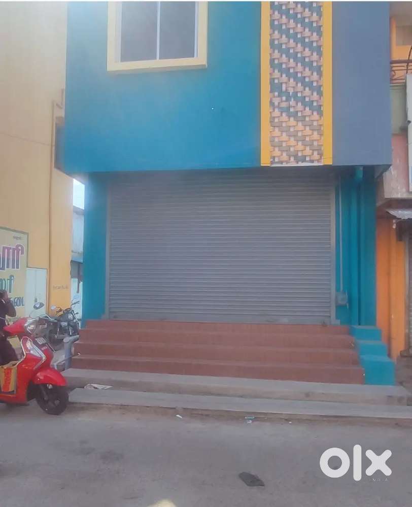 Shop for rent in main location