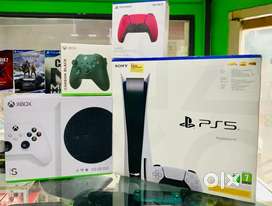 PS4 console in original controller