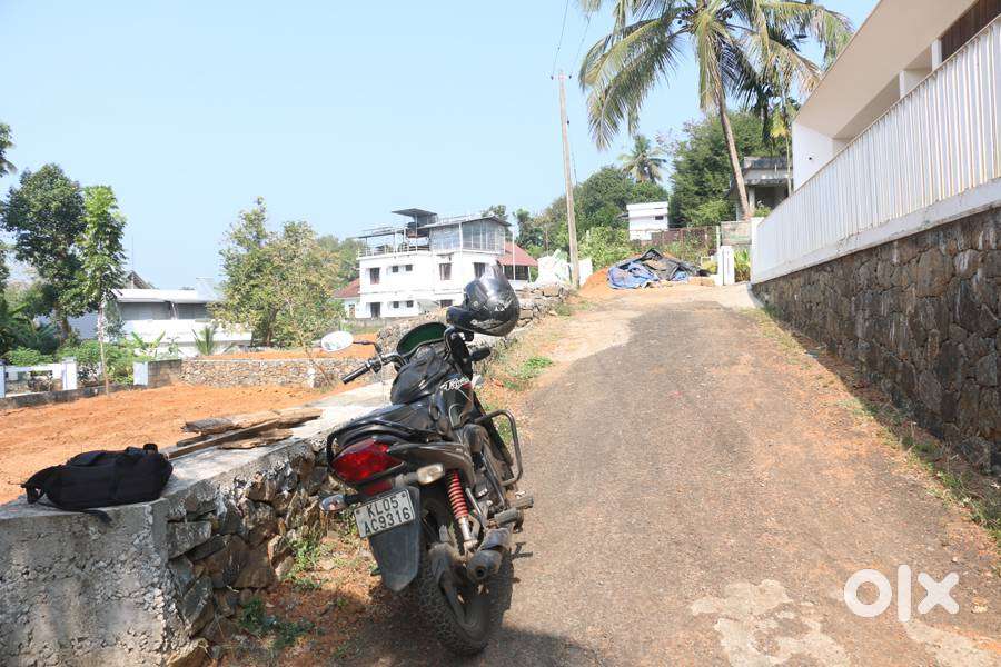 House plot 13 cents in Ettumanoor town 4.75 lakh/cent