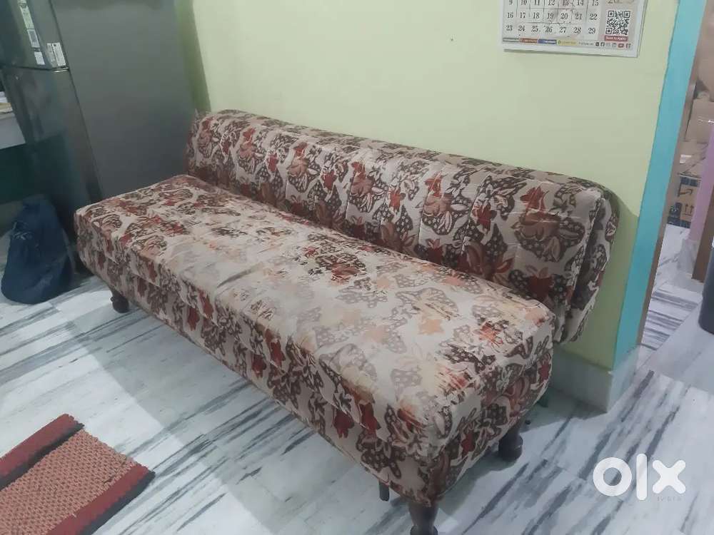 6 feet long sofa convertible to bed