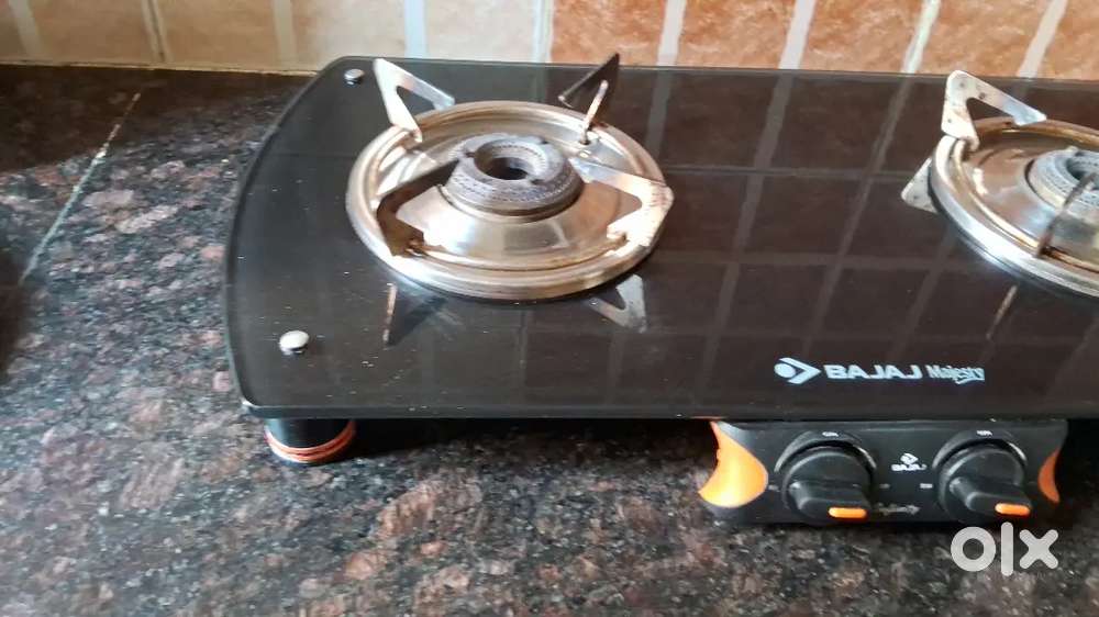 Gas stove with 2 burners