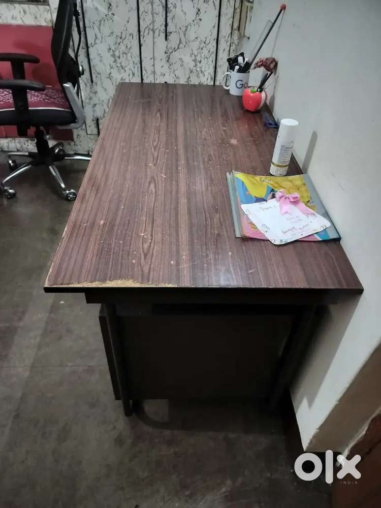 Selling Office table
