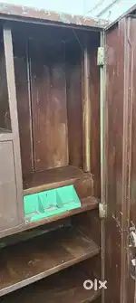 જુનો હેવી કબાટ દેવાનો છે