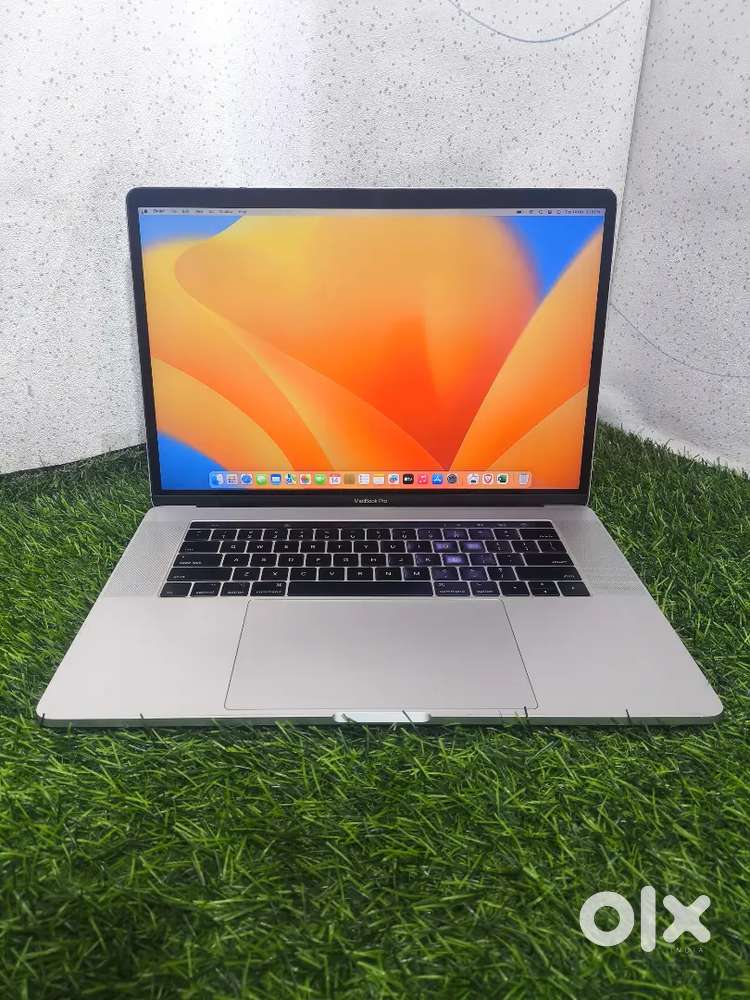 Apple MacBook Pro 15” Retina  i7  16GB RAM / 512GB SSD  Touch Bar