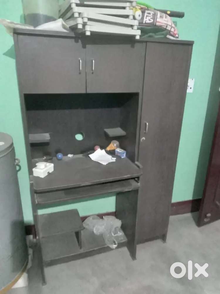 Computer table