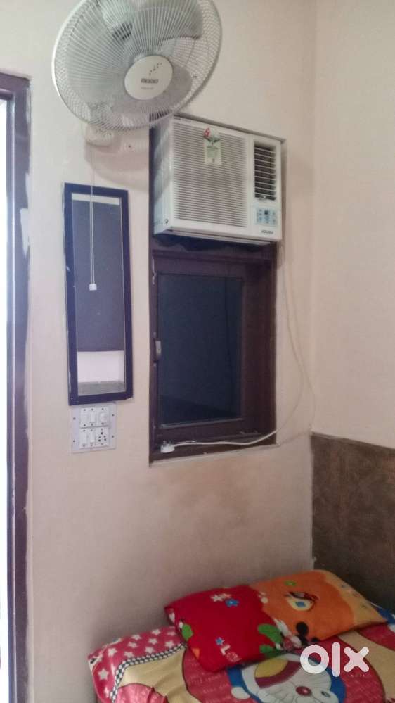 Fully furnished AC room with ached bathroom. Only for boys.