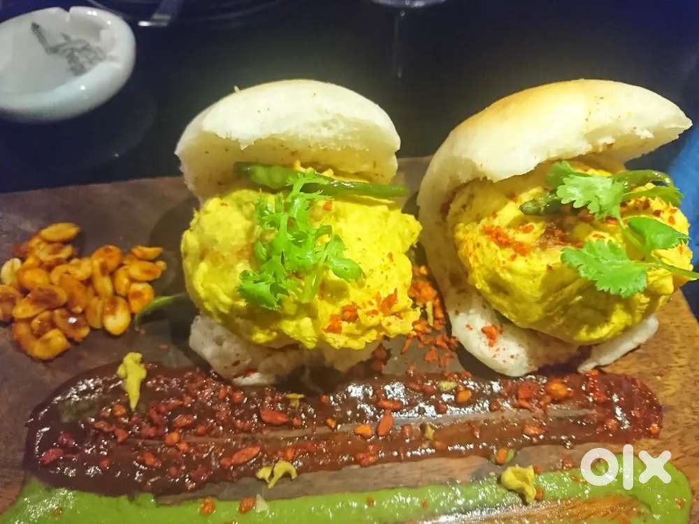 Vadapav maker