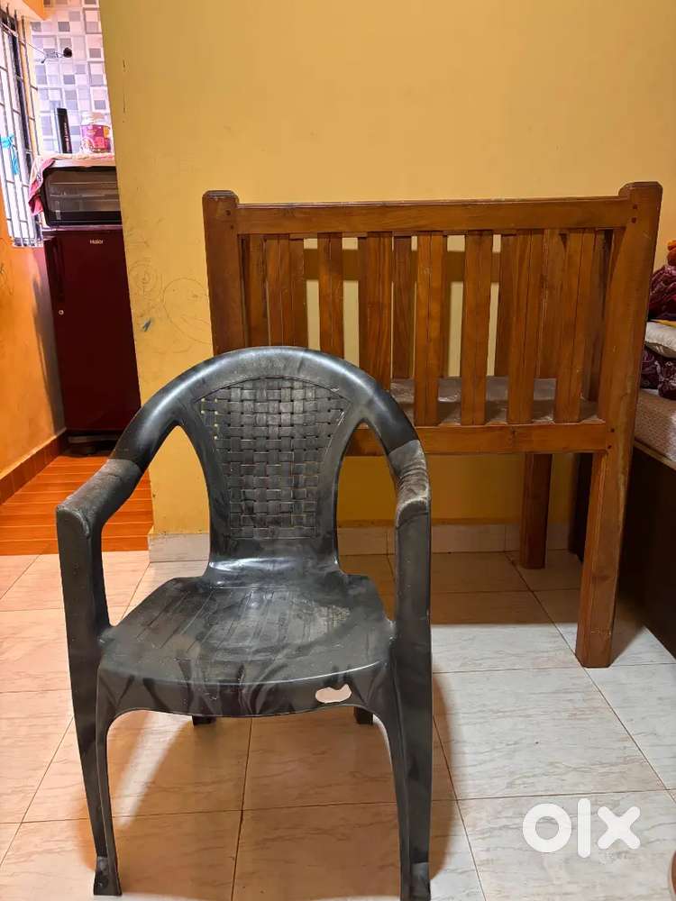 Teak wood cradle