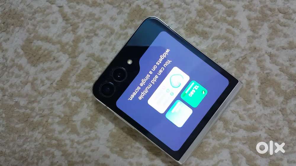 Samsung galaxy zflip 5 5G 8/256 gold dots inside neat condition