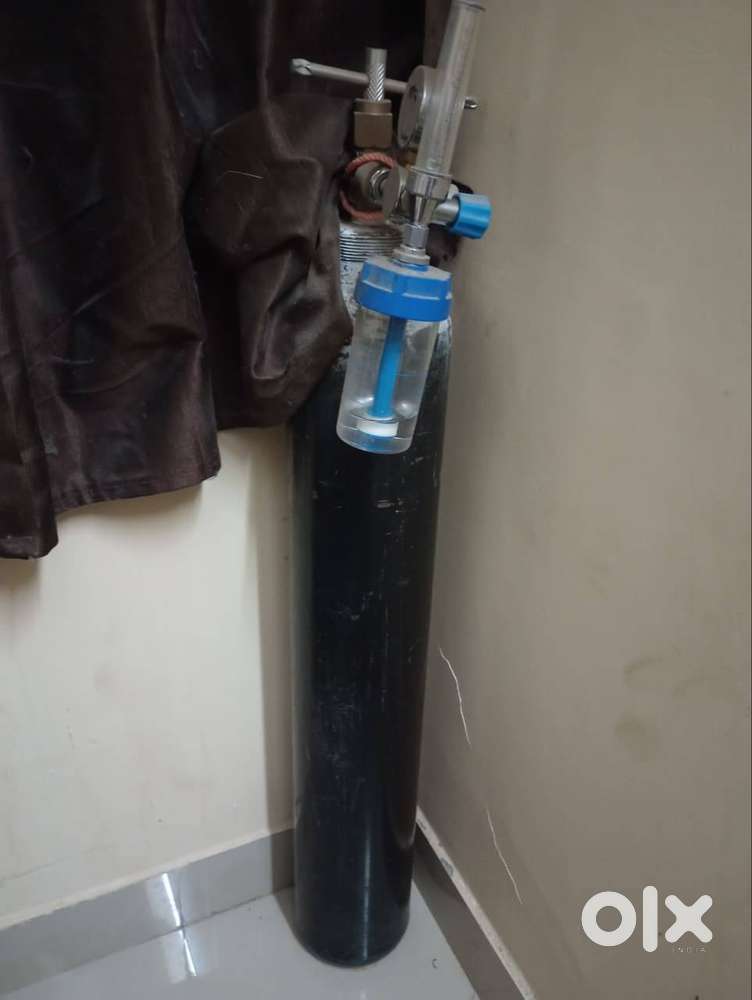 Oxygen cylinder.Large sized cylinder.