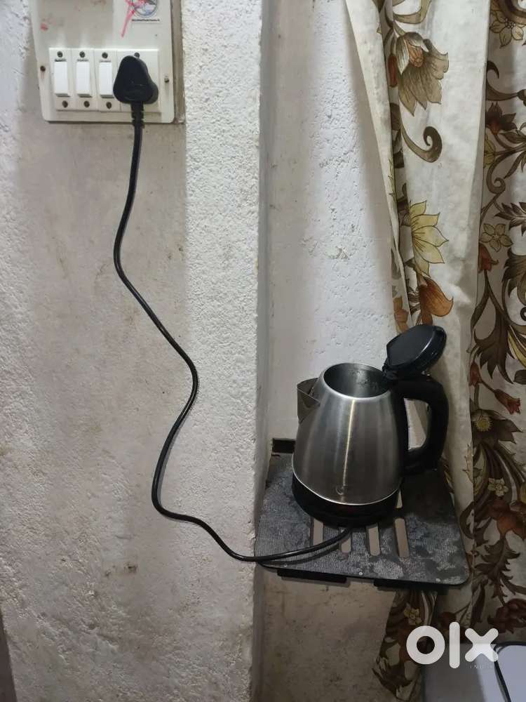 Pigeon 1.5L Electric Kettle Fully Working, Used, Minor Spout Damage.