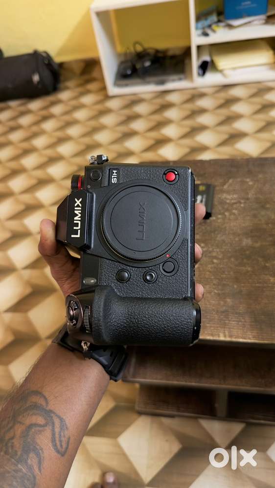 Lumix S1H neat body