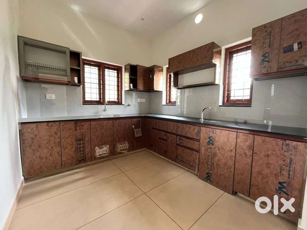 Nr Puthiyakavu simple and beautiful home in Prime location