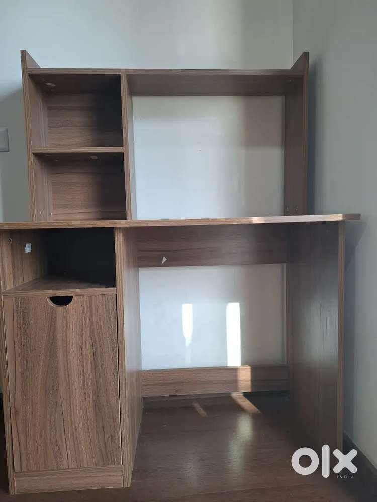 Woodwn Sreet branded Study Table