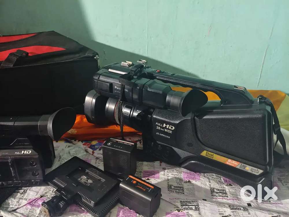 Camera mdh2m or nikon 5300d full condition double battery 18-140 lens