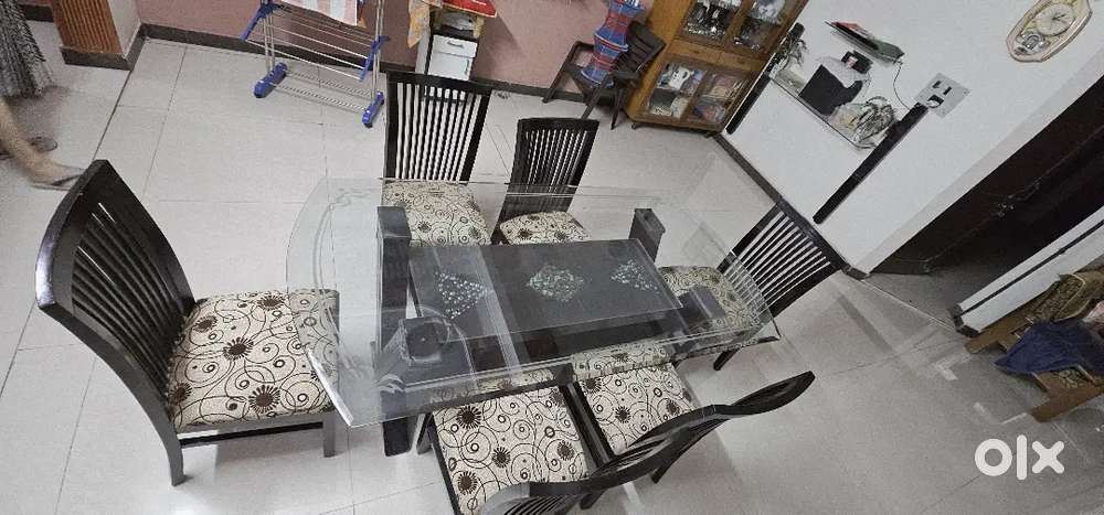 Dining table with 6 chairs