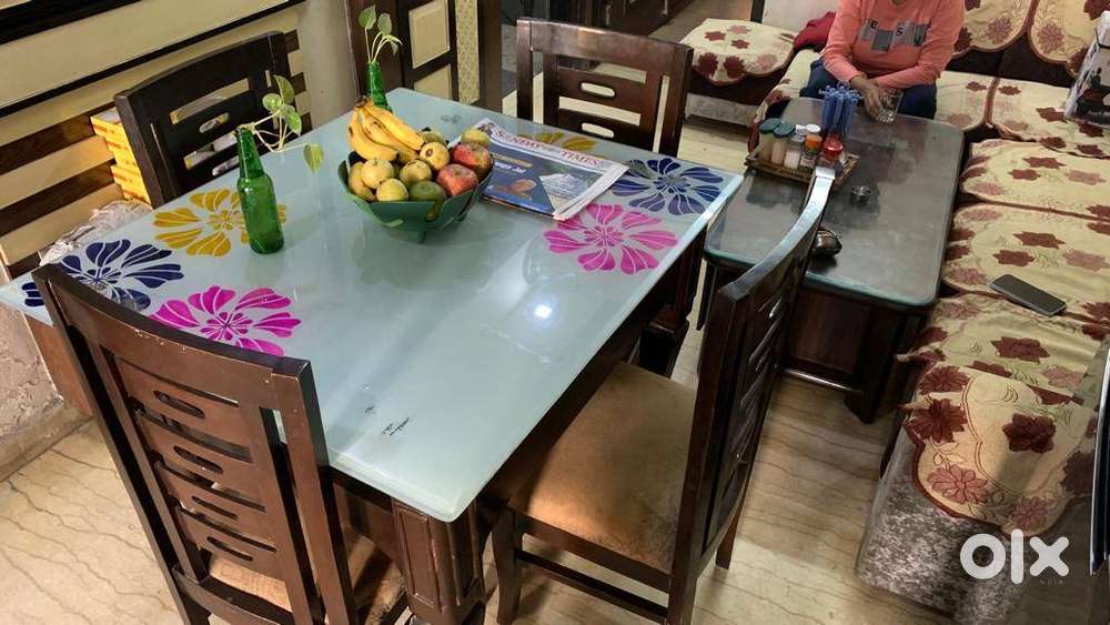 Selling a 4-seater dining table set with glass top in good condition