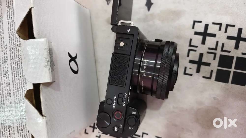 Sony ZV E10 Mirrorless Dslr with 16-50mm in New condition, Rarely used