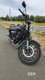 Bajaj Avenger 220 Street