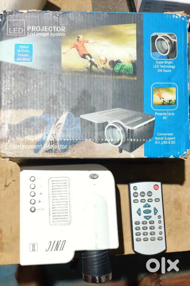 PROJECTOR  GOOD CONDITION