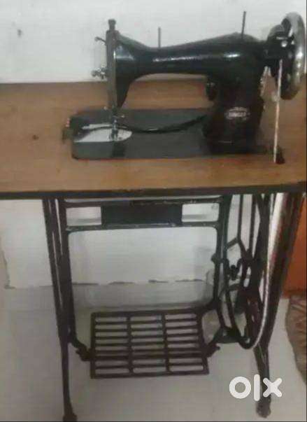 Singer sewing machine for sale