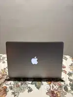 Apple laptop