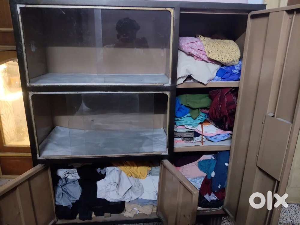 Showcase cum almirah