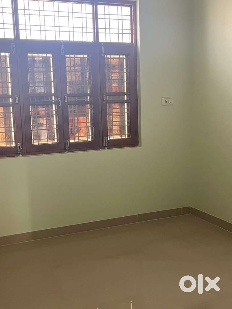 1 room furnished MADAN MAHAL LIC office Ke paas in jbalpur