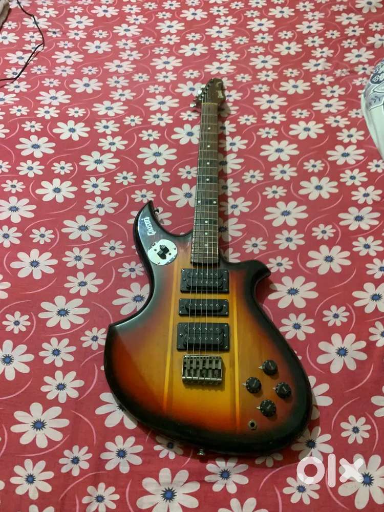 Electric guitar urgent sell (price negotiable)