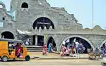 Koyambedu wholesale flower shop