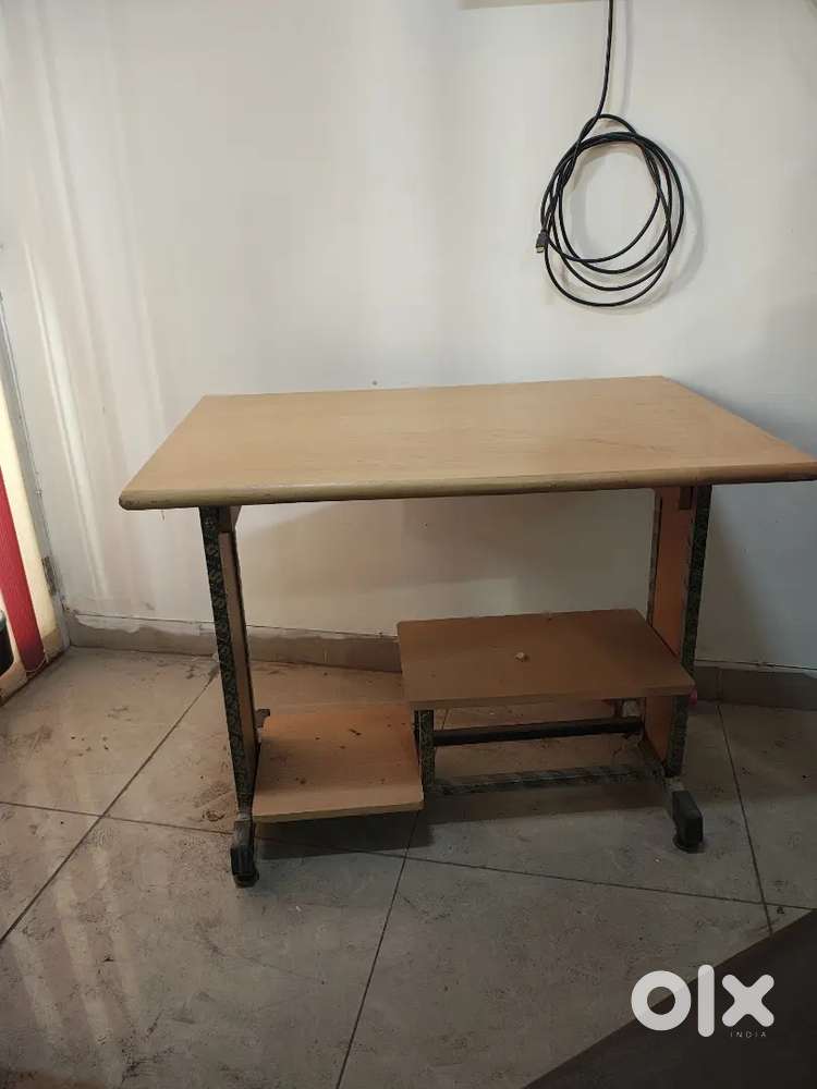 7 Computer Table for Sale – Almost New, Used Only 1 Month