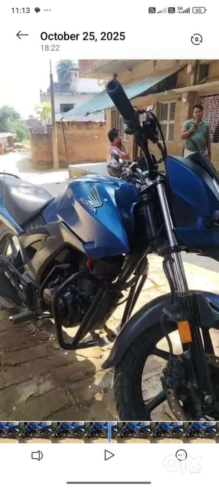 Sirf khadi hai chalte nhi hai kuch kaam nhi sirf meter problem hai