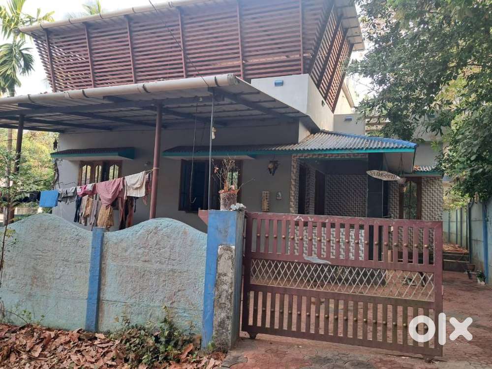 Well maintained 10.5 cent 2300sqft 3 bhk house for sale near kottayi