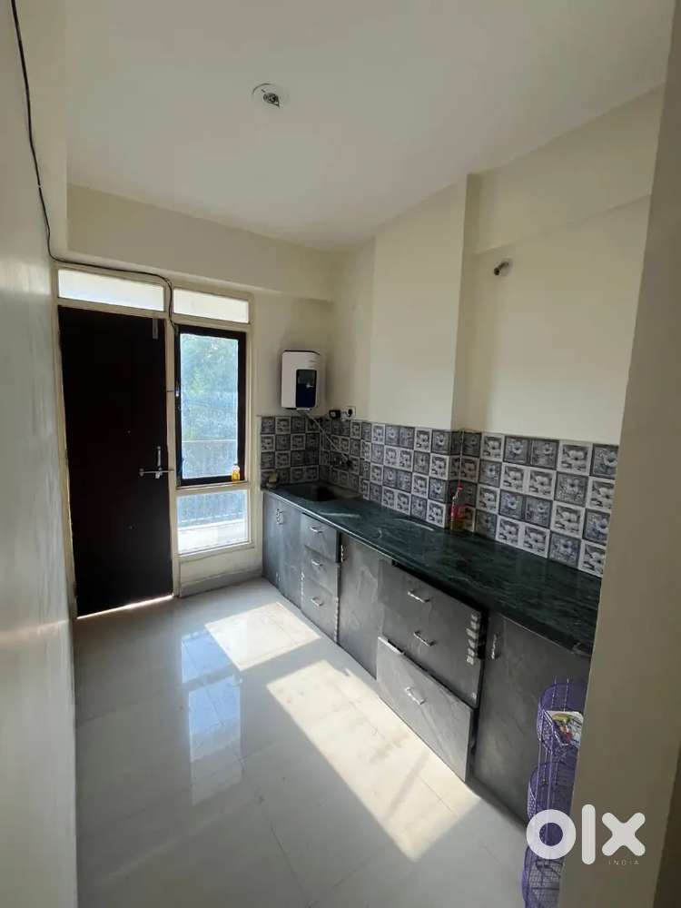 NEAR LABOUR CHOWK BIG SIZE 3BHK -3TOILET FLAT WITH LIFT, GUARD
