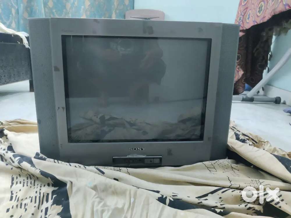 Sony Trinitron 21-Inch CRT TV (Model KV-HW21M80/H) – Good Condition