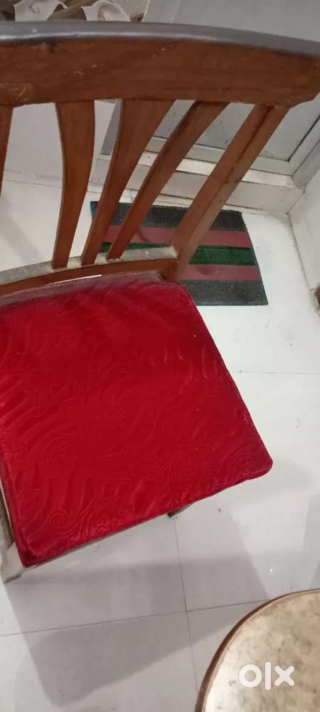 Dinning table and 6 chairs