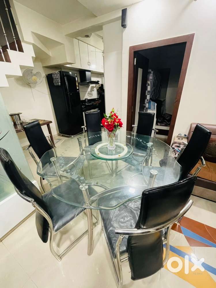 Dining table for sell , ડાઇનિંગ ટેબલ વેચવાનું છે