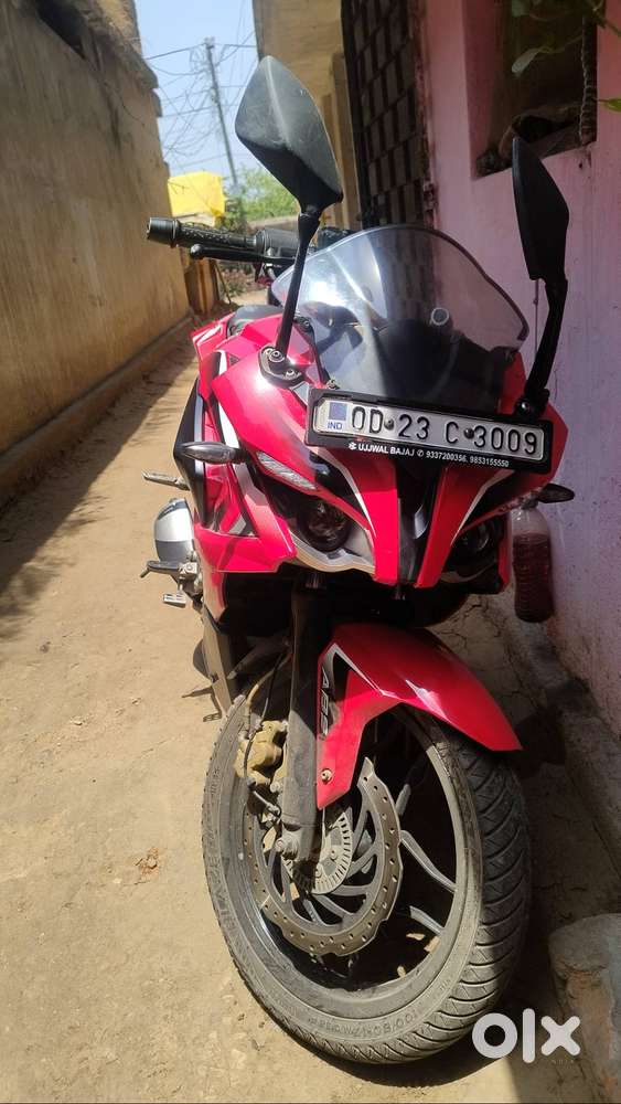 Bajaj rs 200