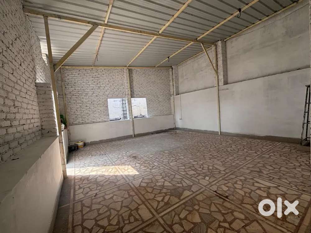 20×21 space available